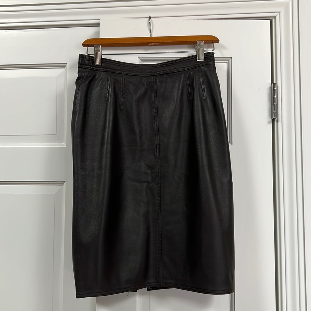Genuine leather skirt. In very good condition.